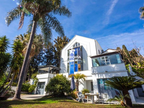 casa indipendente in vendita ad Ospedaletti