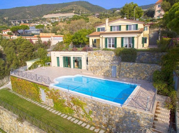 casa indipendente in vendita ad Ospedaletti