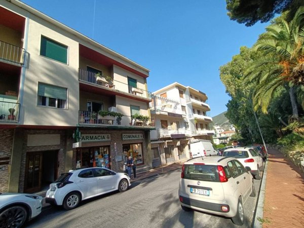 appartamento in vendita ad Ospedaletti in zona Porrine