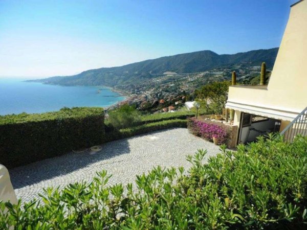 casa indipendente in vendita ad Ospedaletti