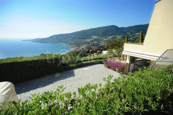 casa indipendente in vendita ad Ospedaletti