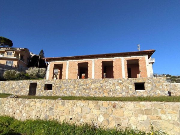casa indipendente in vendita ad Ospedaletti