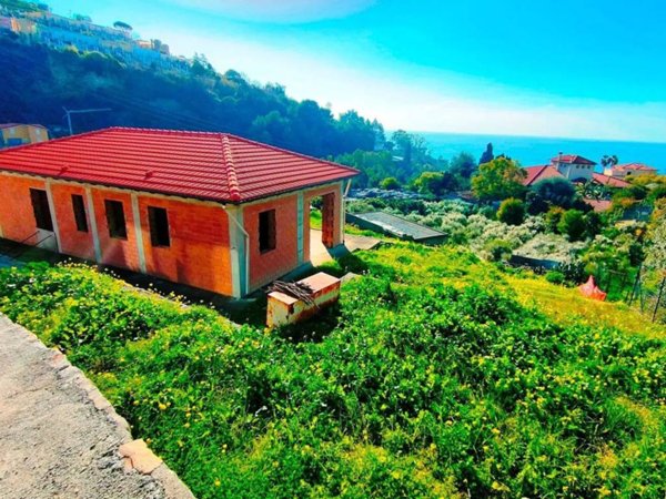 casa indipendente in vendita ad Ospedaletti