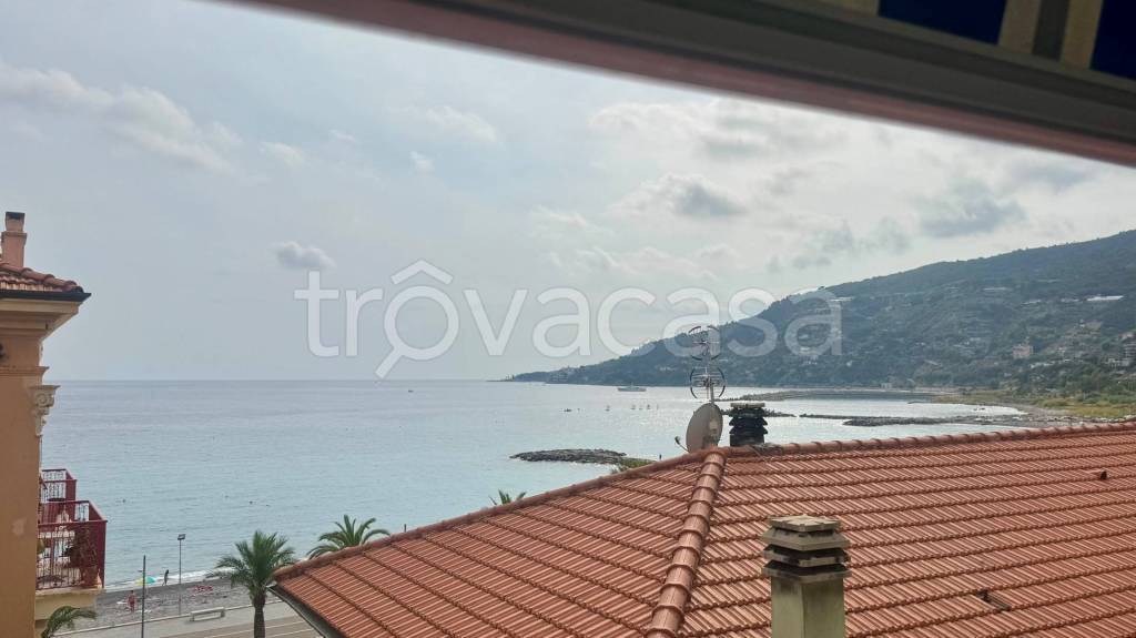 appartamento in vendita ad Ospedaletti