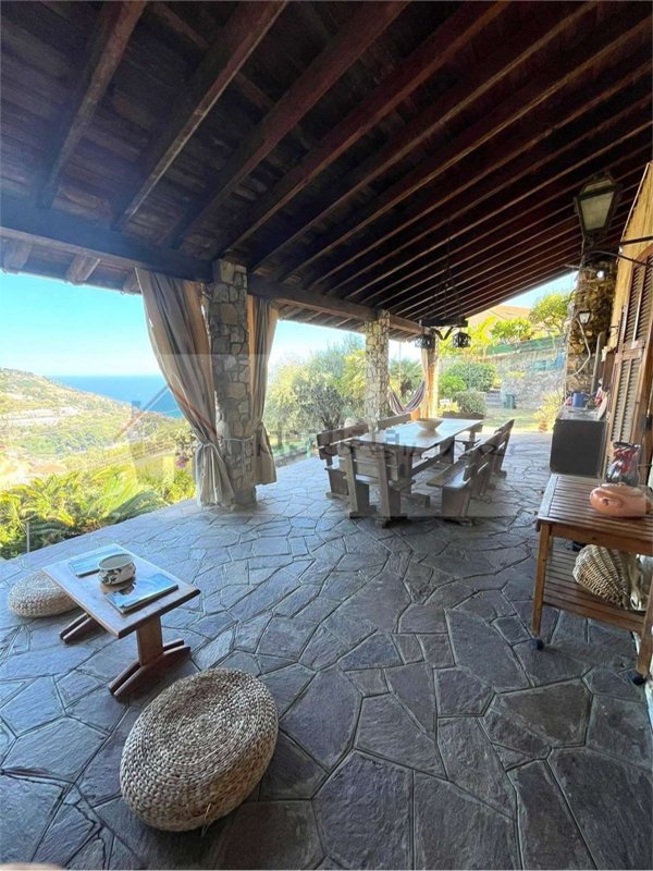 casa indipendente in vendita ad Ospedaletti