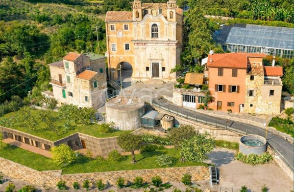 casa indipendente in vendita ad Ospedaletti in zona Porrine