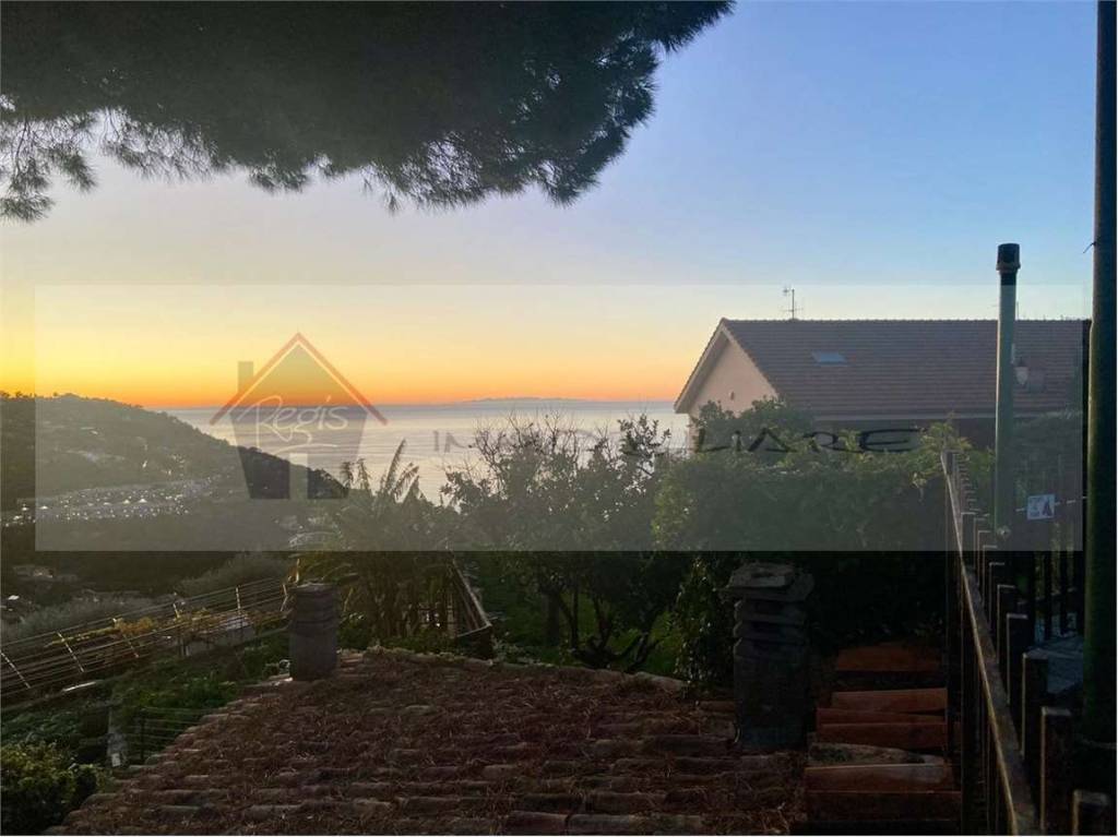 casa indipendente in vendita ad Ospedaletti