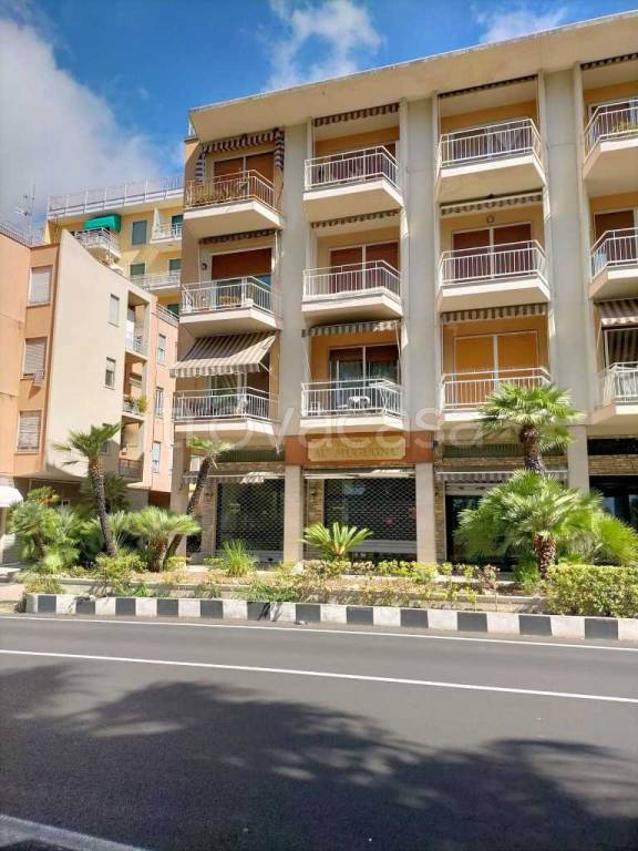 negozio in vendita ad Ospedaletti