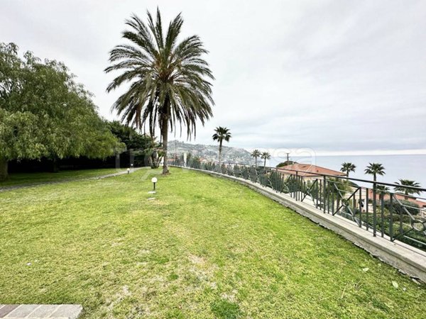 casa indipendente in vendita ad Ospedaletti