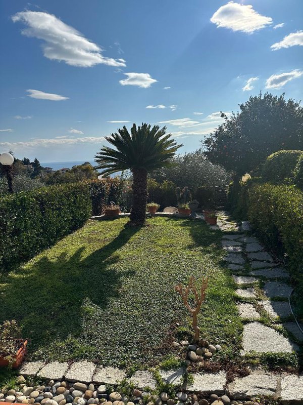 casa indipendente in vendita ad Ospedaletti