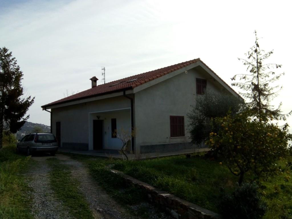 casa indipendente in vendita ad Ospedaletti