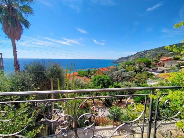 casa indipendente in vendita ad Ospedaletti