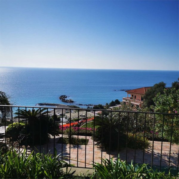 casa indipendente in vendita ad Ospedaletti