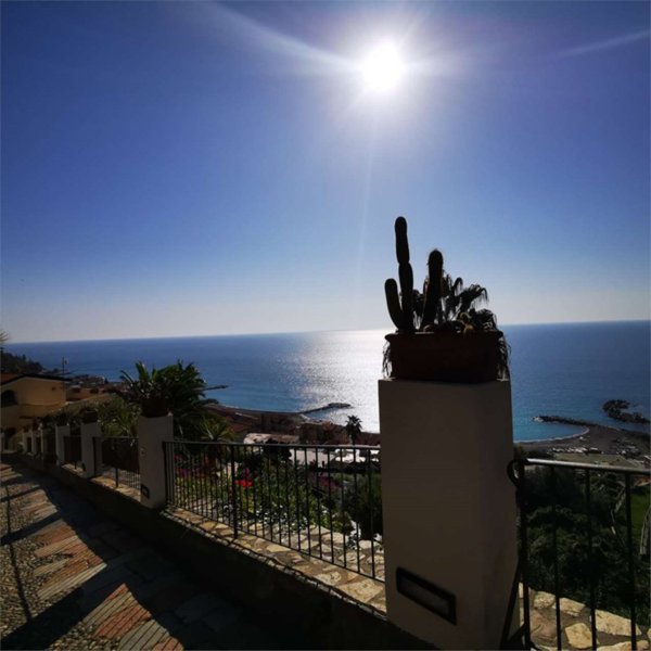 casa indipendente in vendita ad Ospedaletti