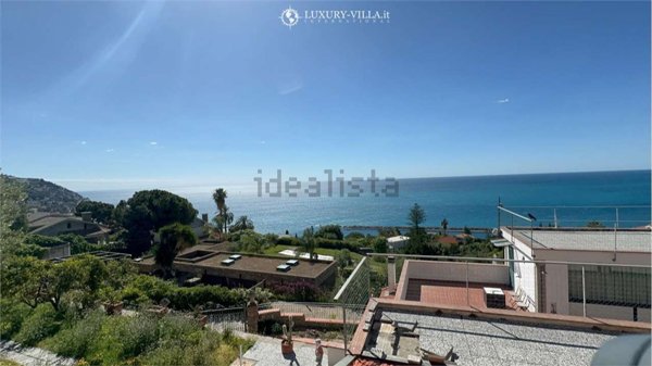 casa indipendente in vendita ad Ospedaletti