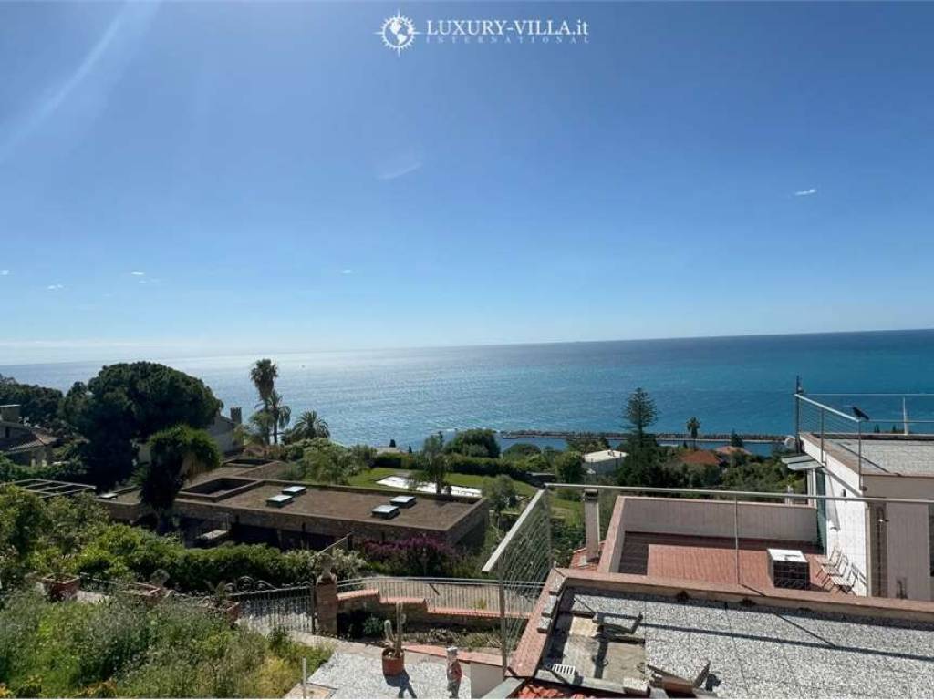 casa indipendente in vendita ad Ospedaletti