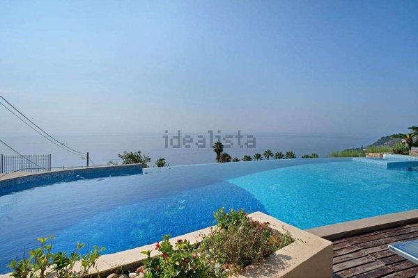 casa indipendente in vendita ad Ospedaletti