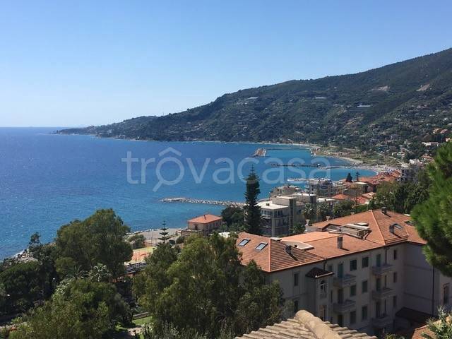 appartamento in vendita ad Ospedaletti