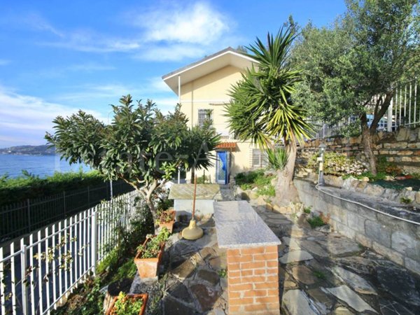 casa indipendente in vendita ad Ospedaletti