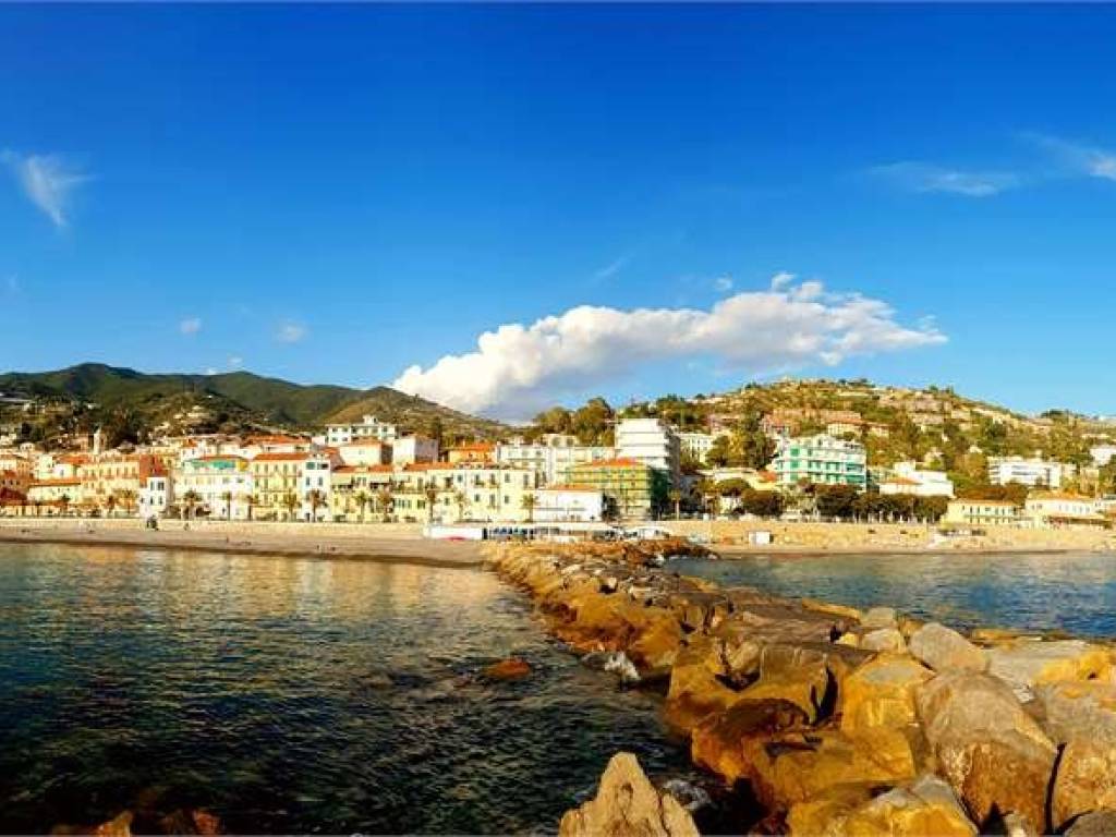 negozio in vendita ad Ospedaletti