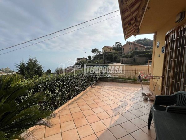 appartamento in vendita ad Ospedaletti in zona Porrine