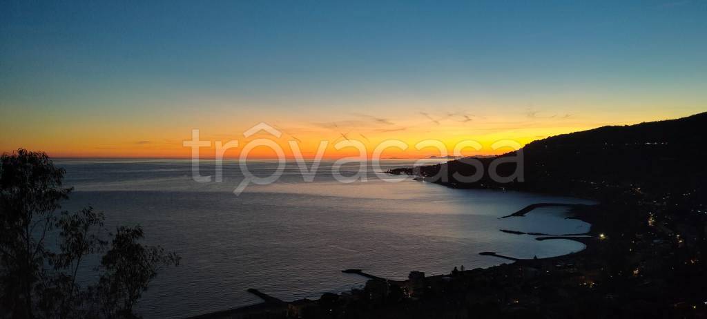 appartamento in vendita ad Ospedaletti