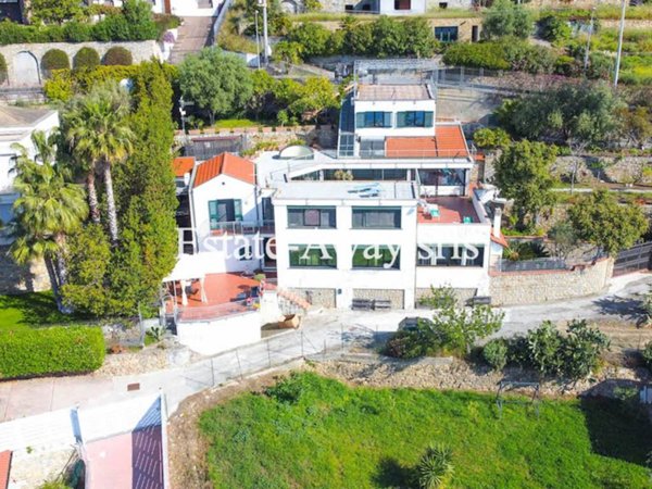 casa indipendente in vendita ad Ospedaletti