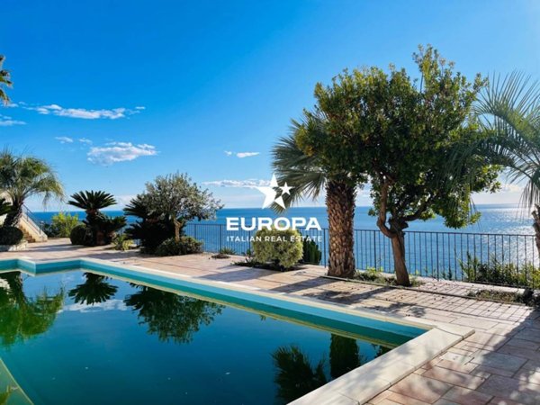 casa indipendente in vendita ad Ospedaletti