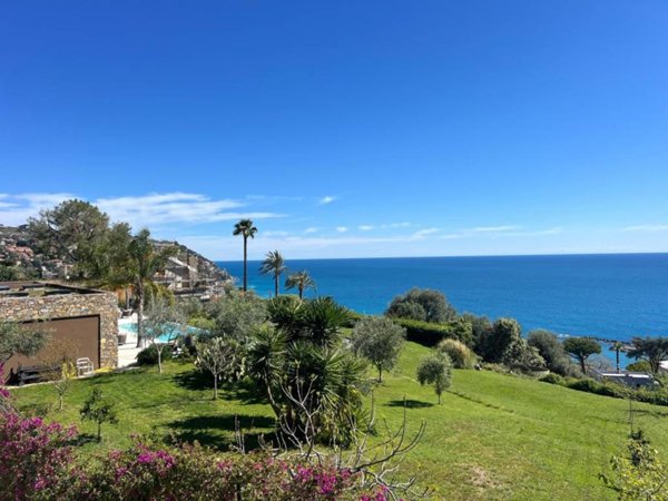 casa indipendente in vendita ad Ospedaletti