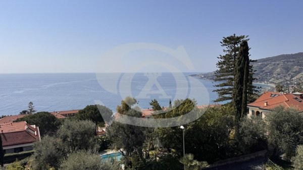 appartamento in vendita ad Ospedaletti in zona Porrine