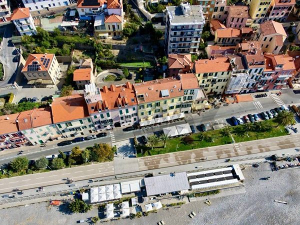 negozio in vendita ad Ospedaletti