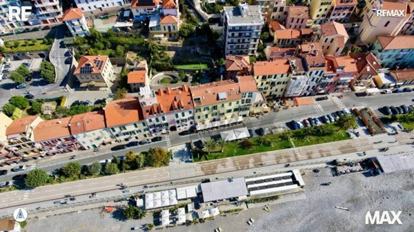 negozio in vendita ad Ospedaletti