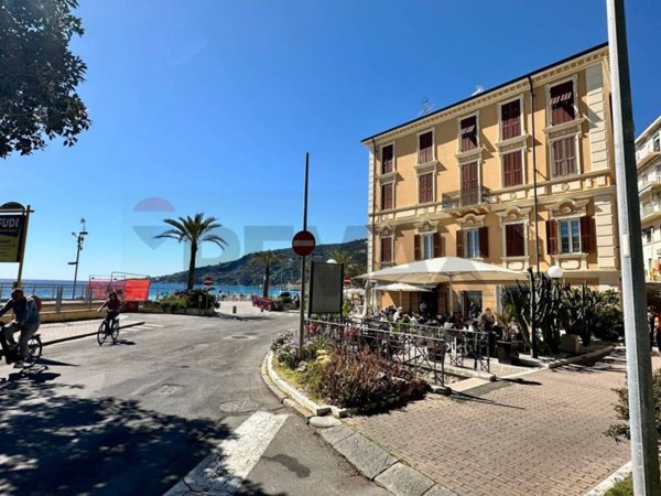 negozio in vendita ad Ospedaletti
