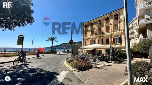negozio in vendita ad Ospedaletti