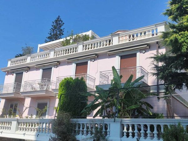 appartamento in vendita ad Ospedaletti in zona Porrine
