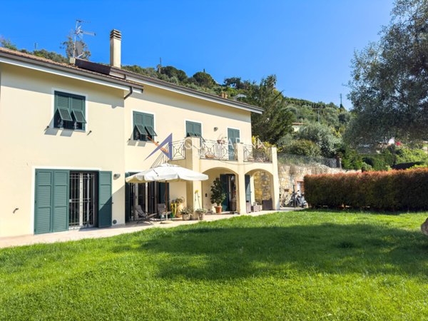 casa indipendente in vendita ad Ospedaletti