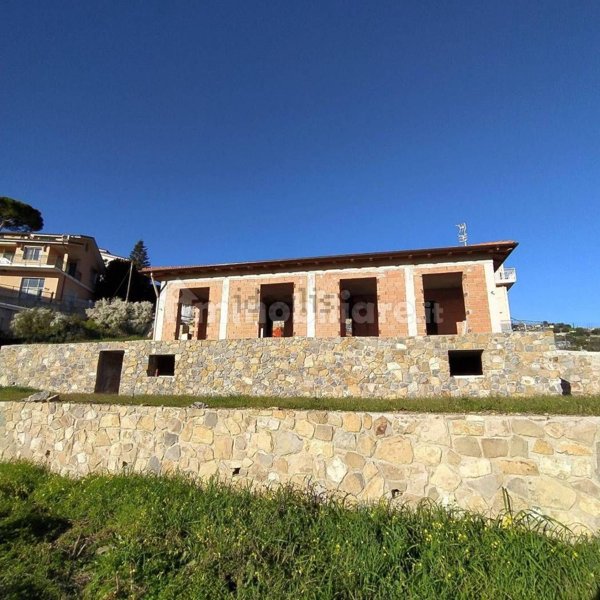 casa indipendente in vendita ad Ospedaletti in zona Porrine