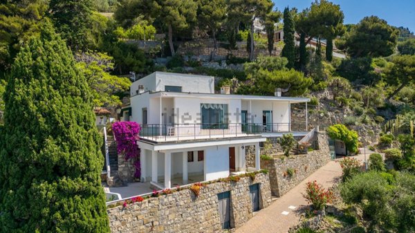 casa indipendente in vendita ad Ospedaletti