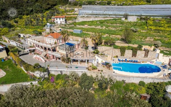 casa indipendente in vendita ad Ospedaletti in zona Porrine