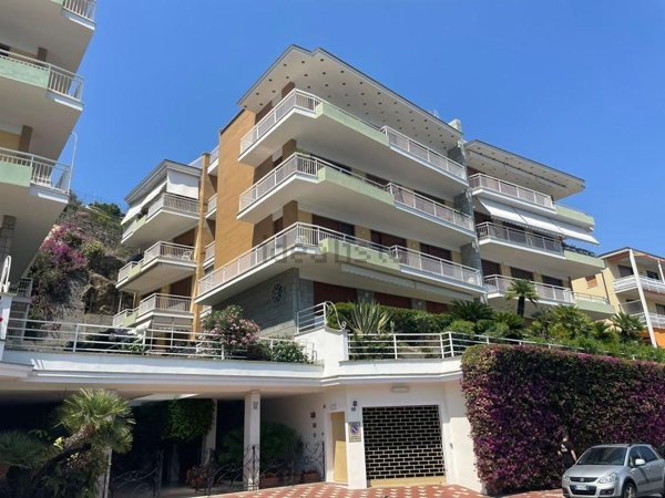 appartamento in vendita ad Ospedaletti in zona Porrine