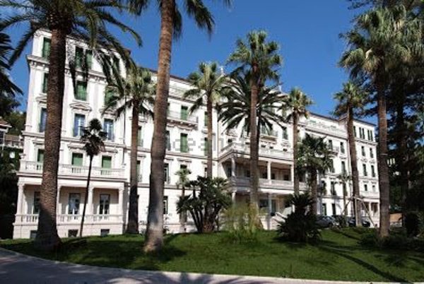 appartamento in vendita ad Ospedaletti in zona Porrine