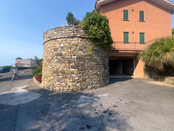 locale di sgombero in vendita ad Ospedaletti in zona Porrine