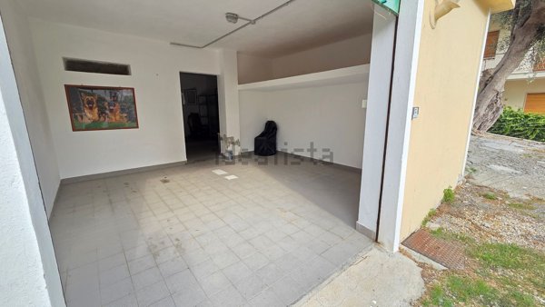 appartamento in vendita ad Ospedaletti in zona Porrine