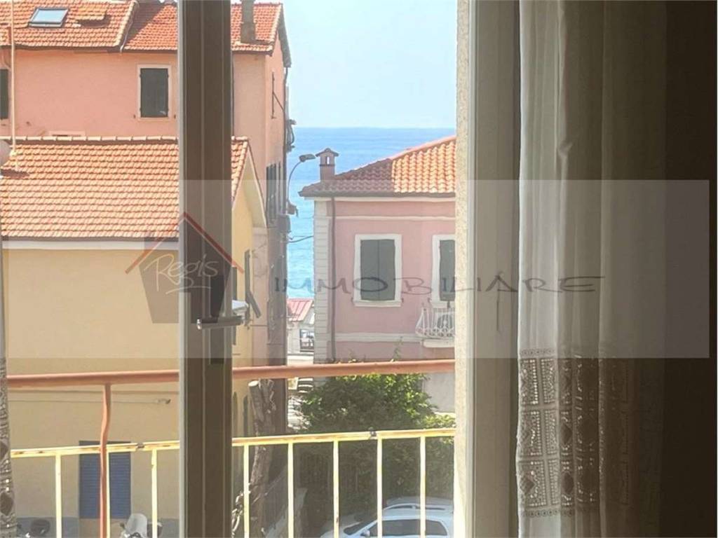 appartamento in vendita ad Ospedaletti in zona Porrine