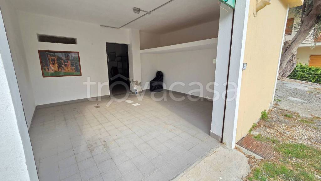 appartamento in vendita ad Ospedaletti in zona Porrine