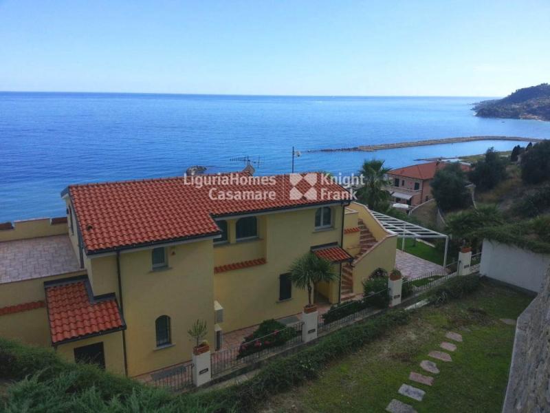 casa indipendente in vendita ad Ospedaletti in zona Porrine
