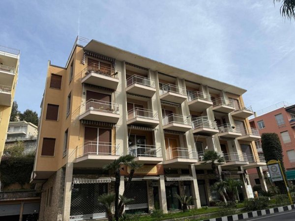 appartamento in vendita ad Ospedaletti in zona Porrine