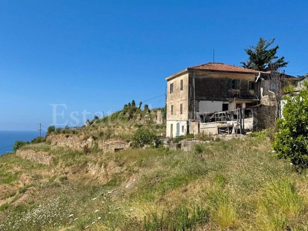 casa indipendente in vendita ad Ospedaletti in zona Porrine