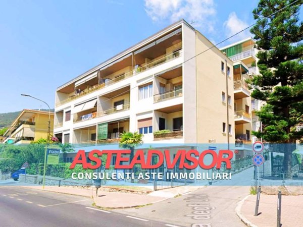 appartamento in vendita ad Ospedaletti in zona Porrine