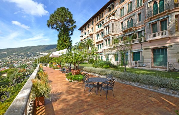 appartamento in vendita ad Ospedaletti in zona Porrine